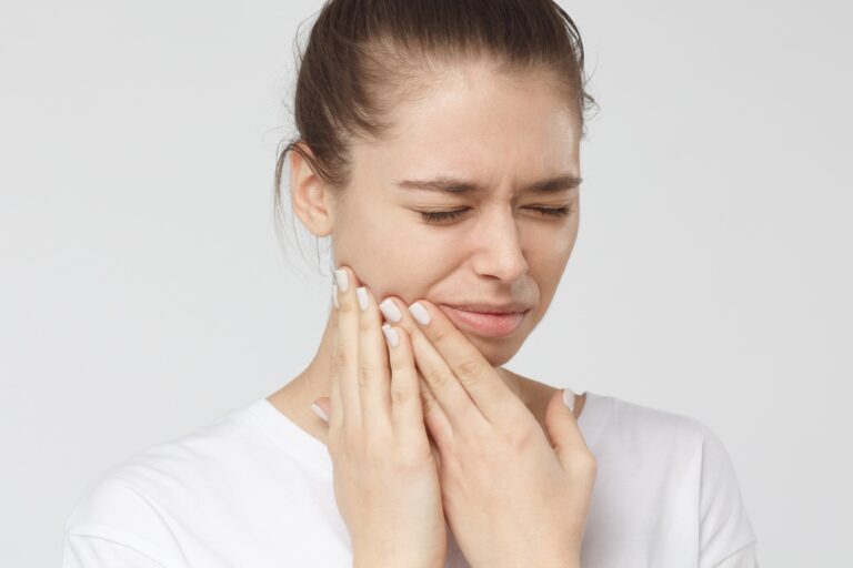 Pulsujący ból zęba: przyczyny, objawy i skuteczne metody leczenia.